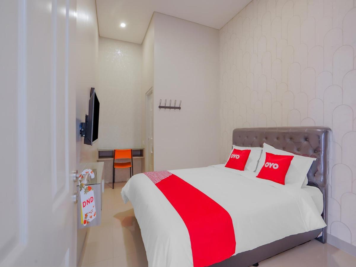 Super Oyo Capital O 90336 Olive Guest House سورابايا المظهر الخارجي الصورة